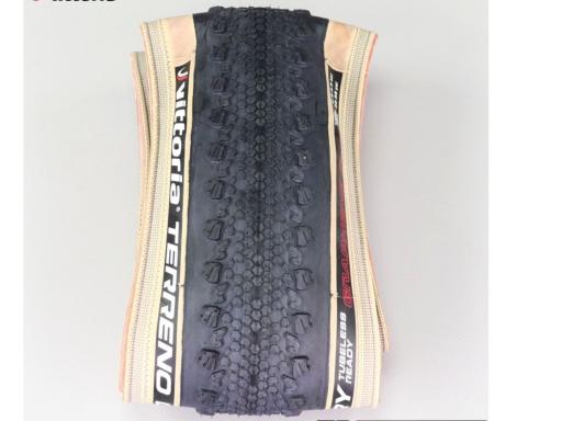 Vittoria Terreno DRY gravel plášť 700x38c / 40-622, Graphene 2.0, Tubeless Ready, kevlar skládací