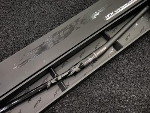 FSA  KFX riser carbon 31.8x760x18 mm řídítka MTB