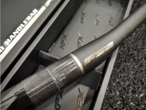 FSA  KFX riser carbon 31.8x760x18 mm řídítka MTB