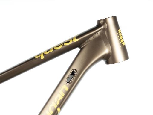 Celoodpružené MTB 29" Lee Cougan Quest SHIMANO Deore XT Di2 M8250 1x12 , velikost M – 17,5" (44 cm), hnědozlatá matná