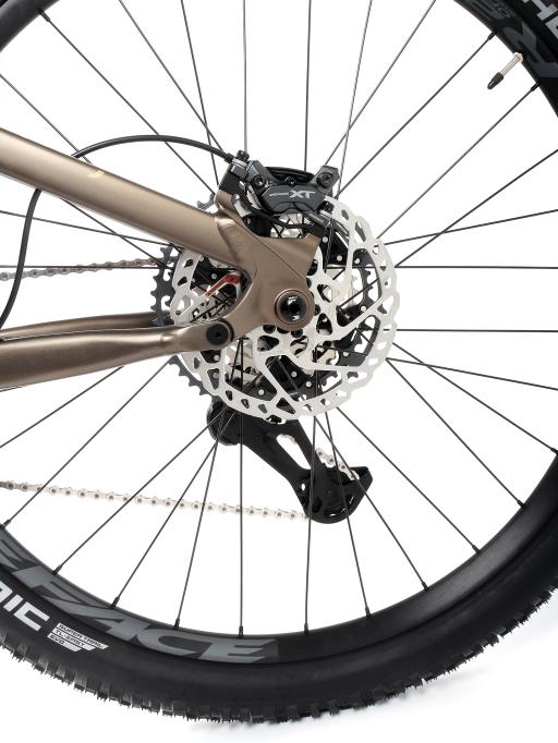 Celoodpružené MTB 29" Lee Cougan Quest SHIMANO Deore XT Di2 M8250 1x12 , velikost M – 17,5" (44 cm), hnědozlatá matná