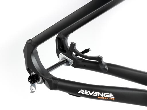 Kolo MTB 29" Lee Cougan Revenge Shimano Deore M7200 1x12, velikost M – 19", stříbrno-černá matná